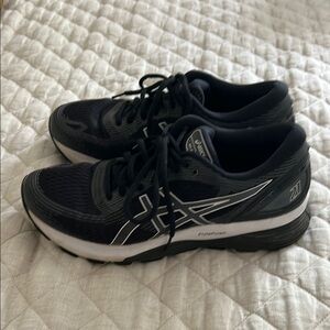 ASICS Gel- Nimbus Black and White Sneakers